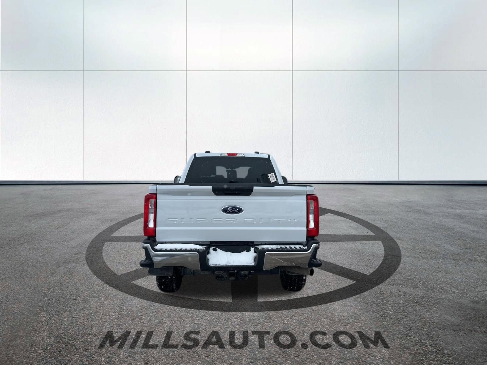 Used 2024 Ford F350 XLT w/ FX4 Off-Road Package image 6