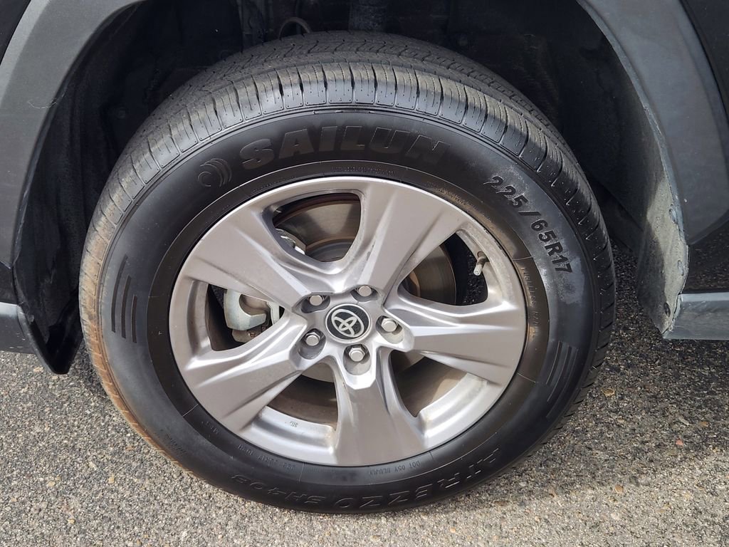 Used 2025 Toyota RAV4 LE image 9