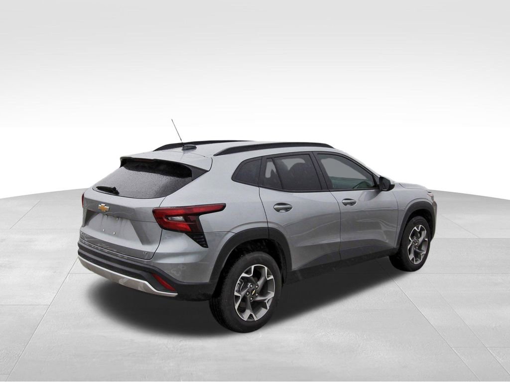 Used 2025 Chevrolet Trax LT w/ Driver Confidence Package FWD image 4