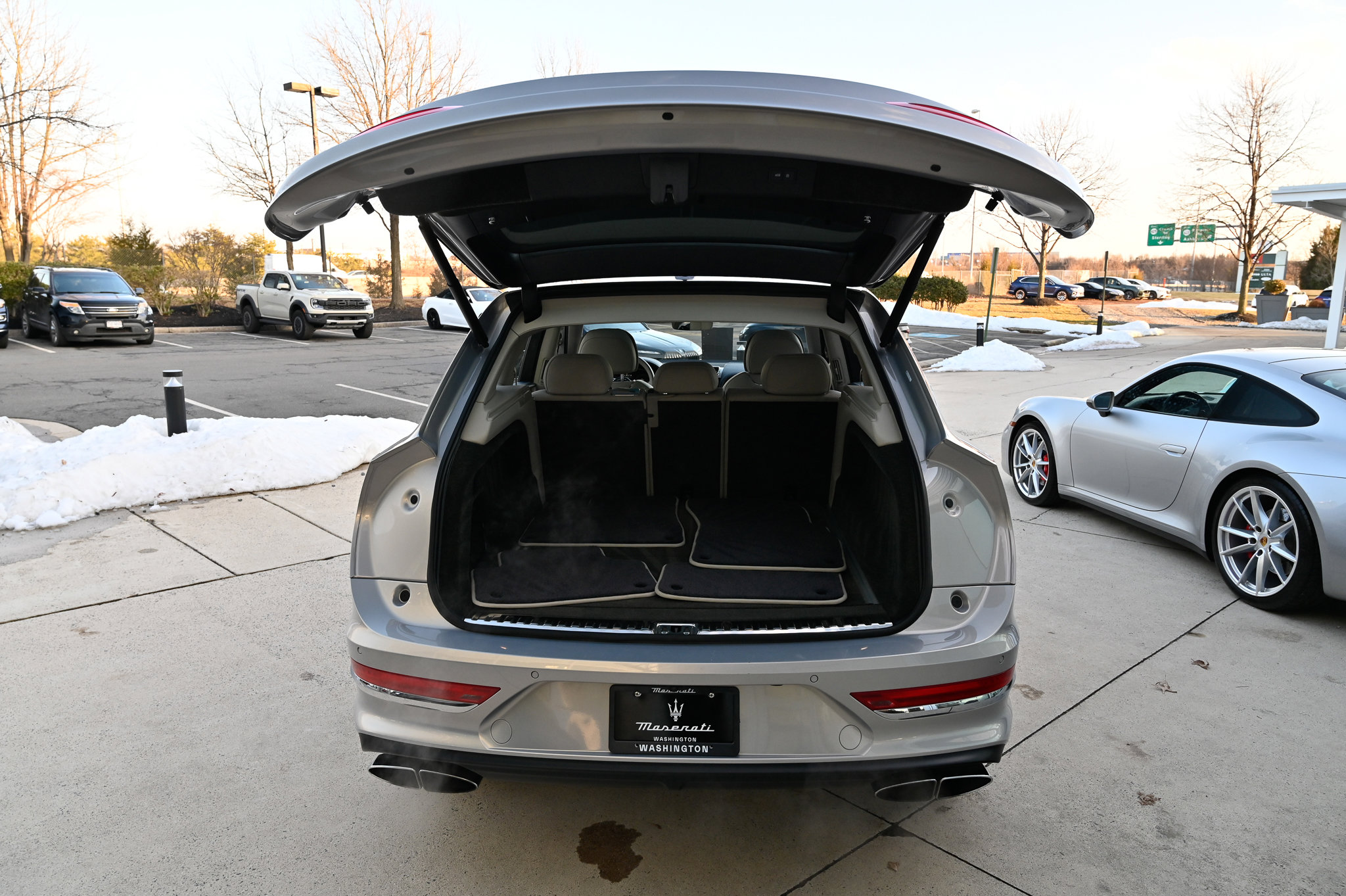 Used 2022 Bentley Bentayga image 44