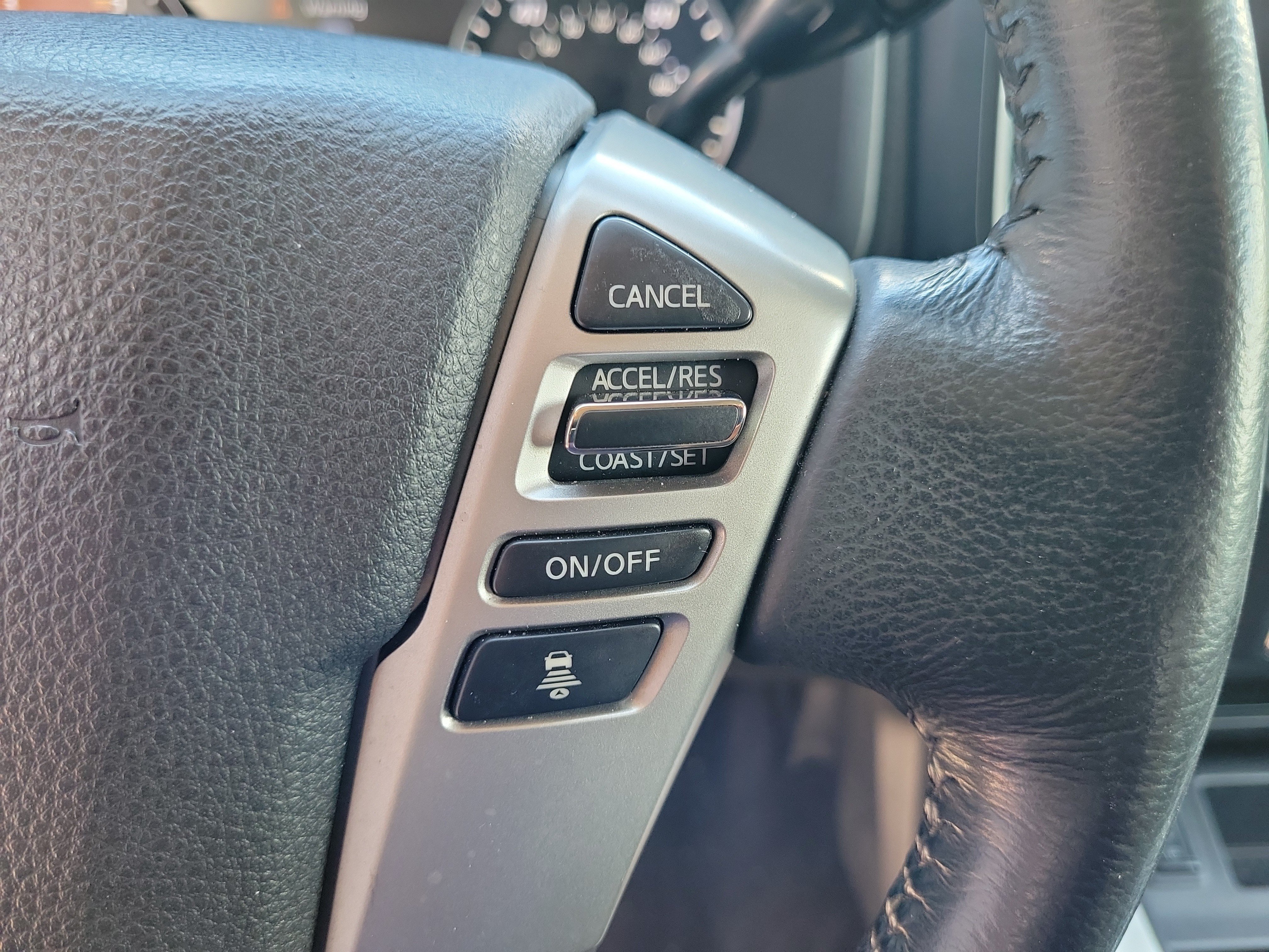 Certified 2024 Nissan Titan SV w/ SV Convenience Package RWD image 17