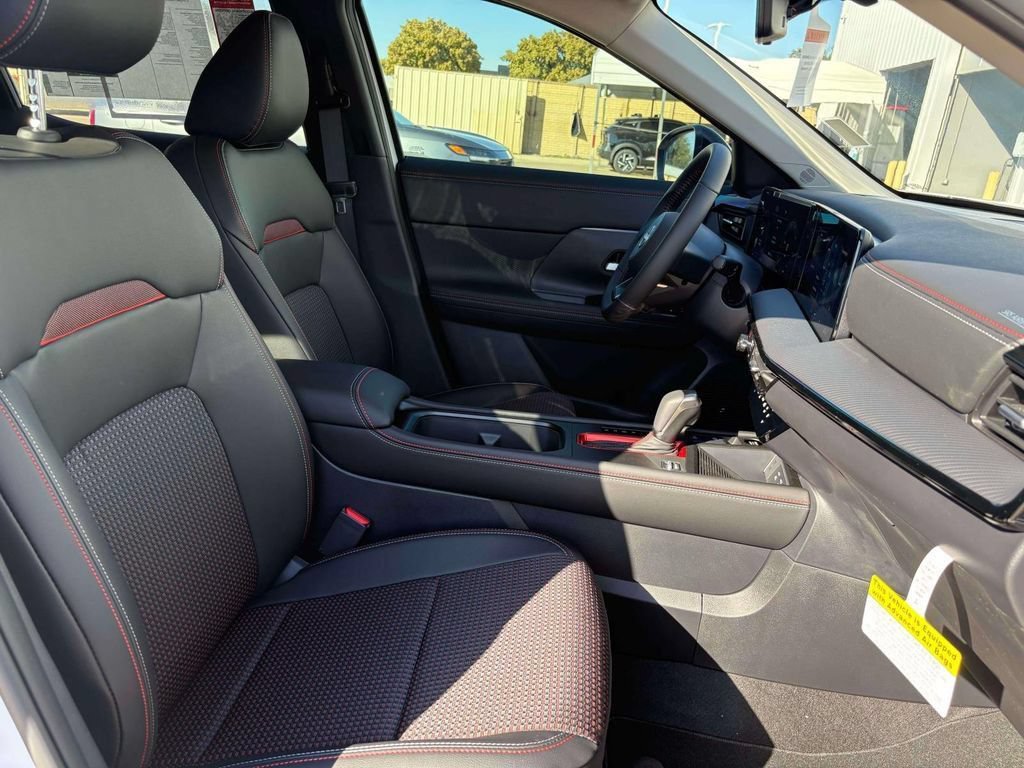New 2026 Nissan Kicks SR w/ Illumination Package FWD image 25
