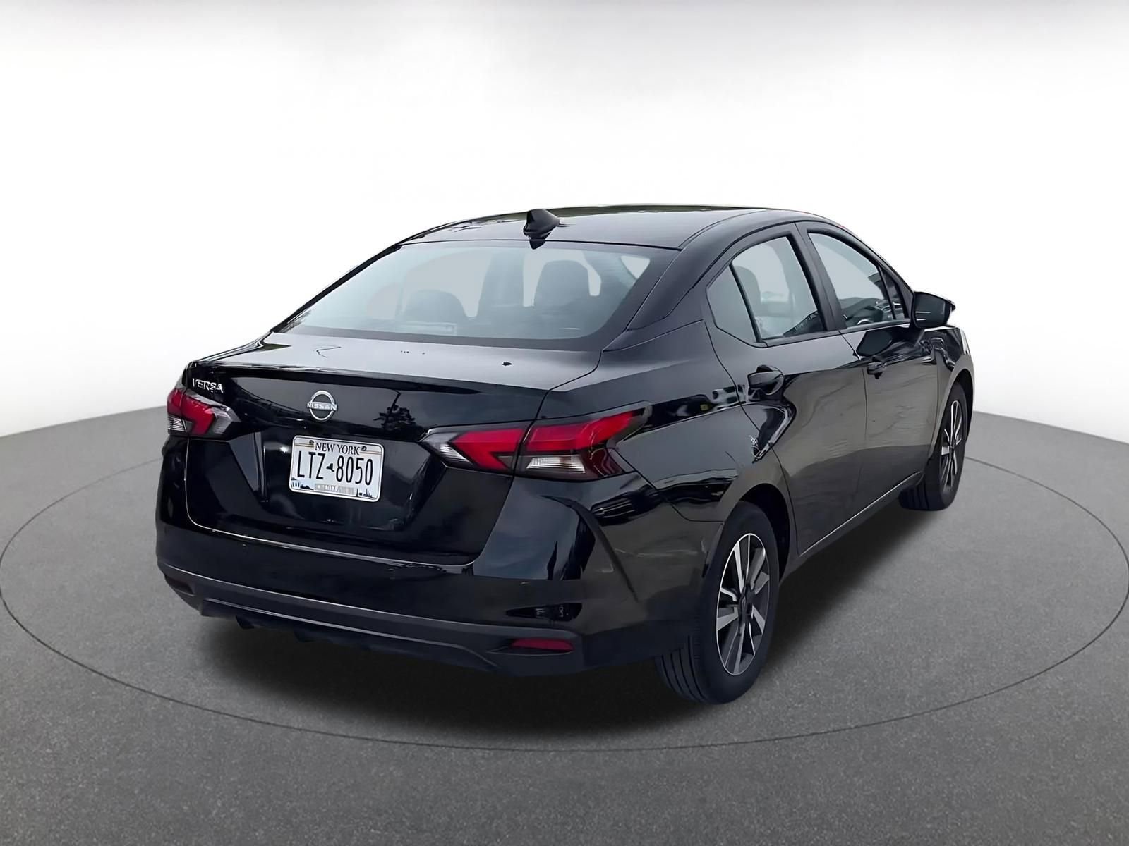 Used 2025 Nissan Versa SV FWD image 15