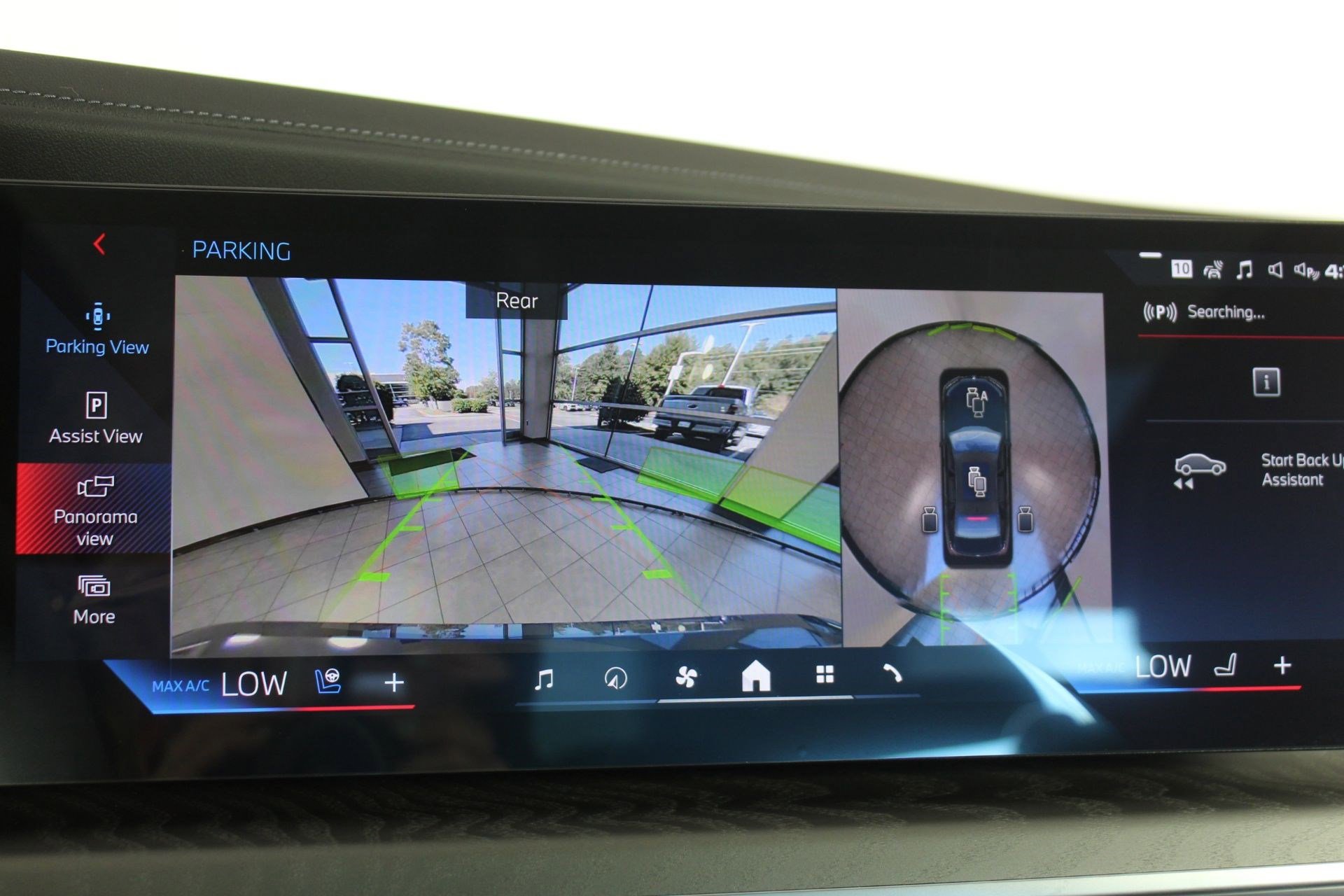 Used 2026 BMW i7 M70 w/ Premium Package image 35