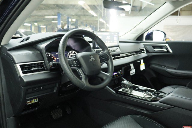 New 2026 Mitsubishi Outlander ES FWD image 5
