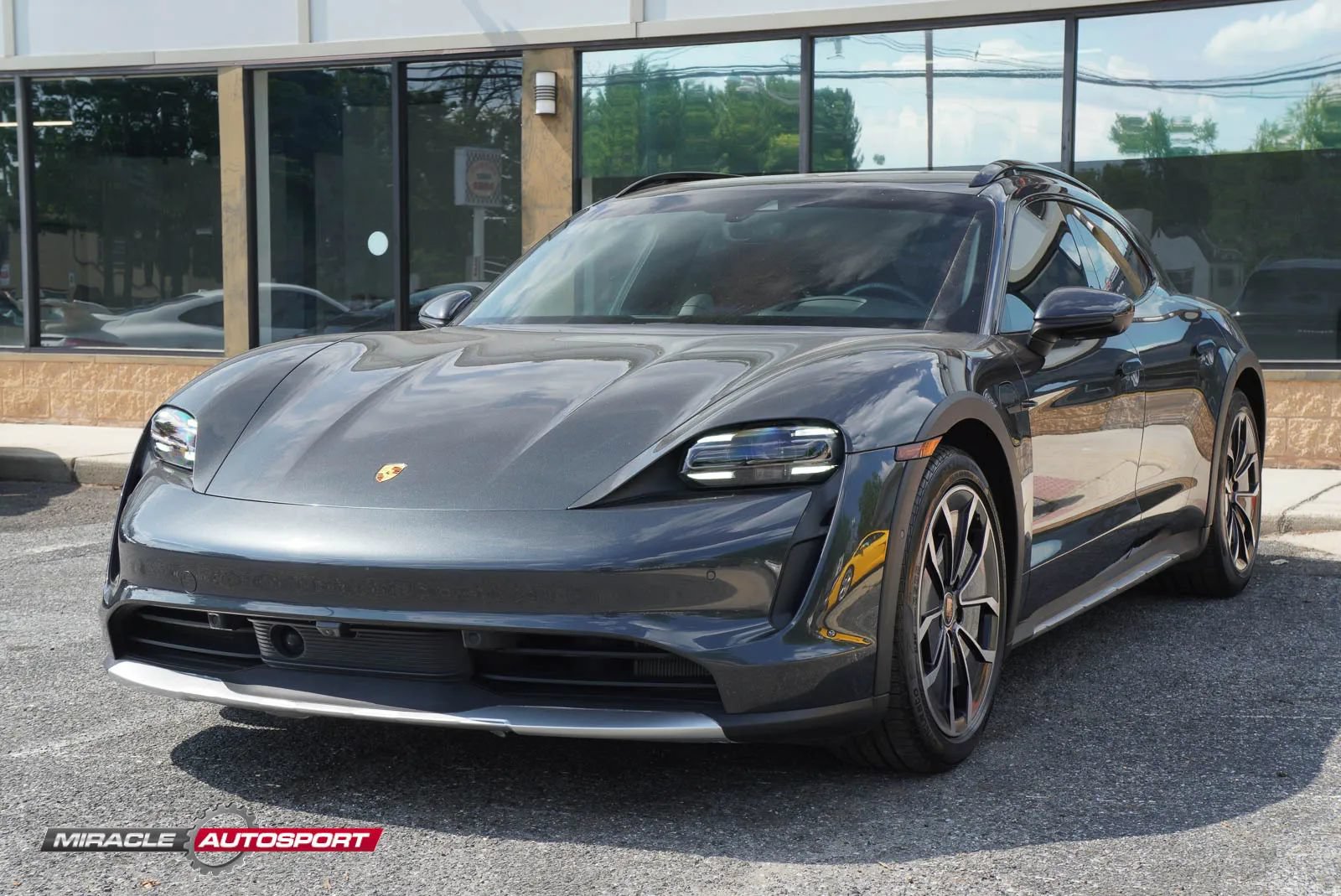 Used 2022 Porsche Taycan 4 Cross Turismo AWD/4WD image 3