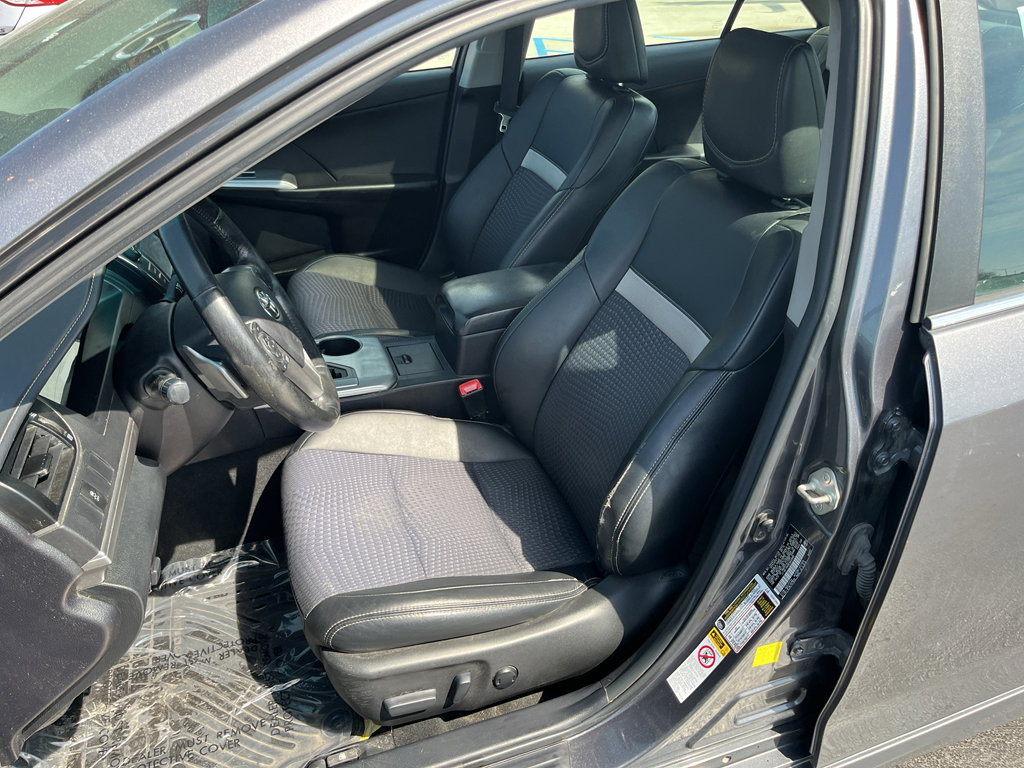 Used 2014 Toyota Camry SE w/ Moonroof Package FWD image 25