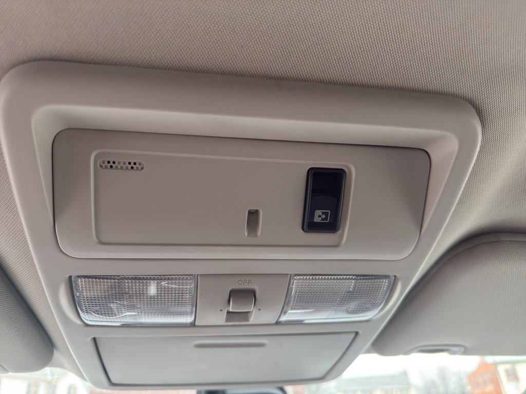 Used 2017 Nissan Titan SV image 24