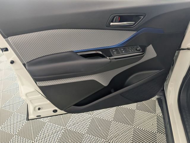 Used 2019 Toyota C-HR XLE FWD image 10