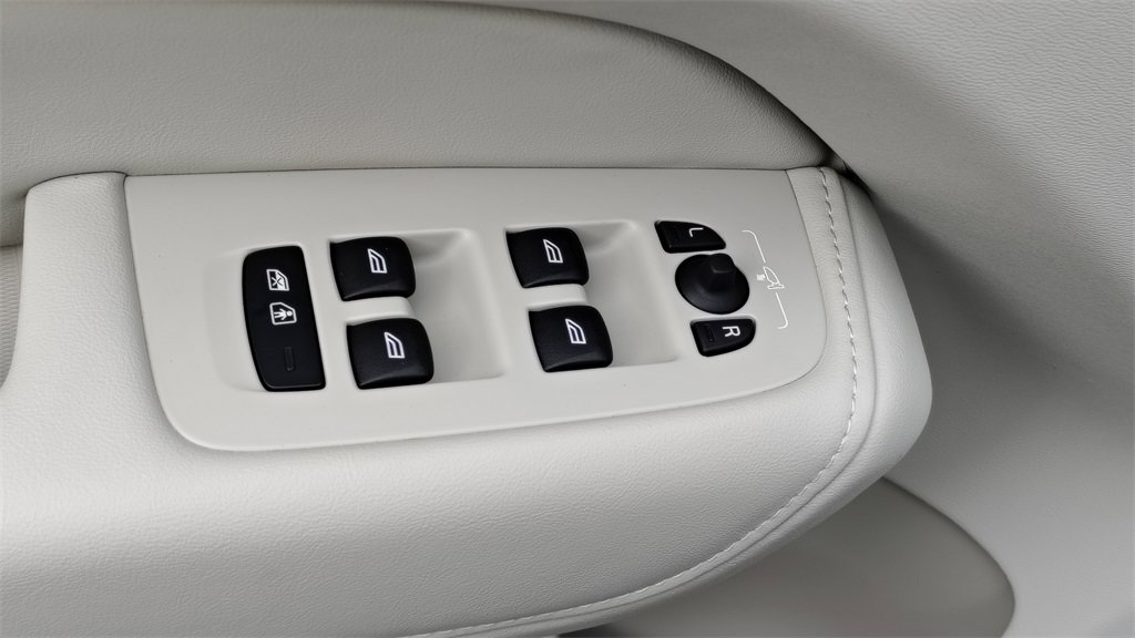 New 2026 Volvo XC60 B5 Ultra w/ Climate Package image 10