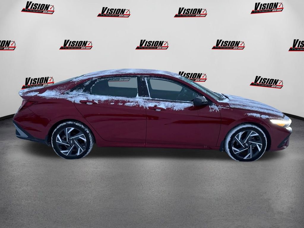 Used 2025 Hyundai Elantra Sport image 4