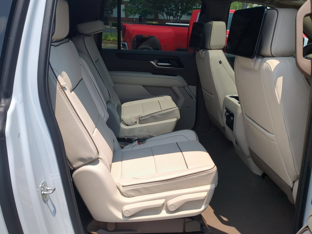 New 2026 GMC Yukon XL Denali w/ Denali Reserve Package AWD/4WD image 28