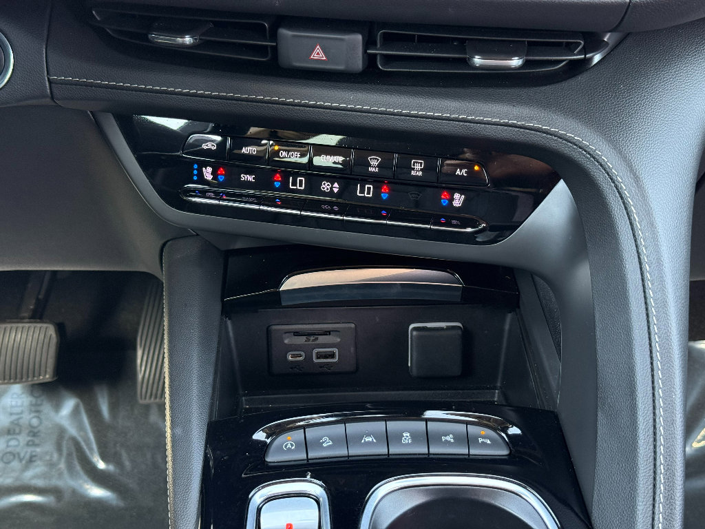 Used 2023 Buick Envision Avenir image 35