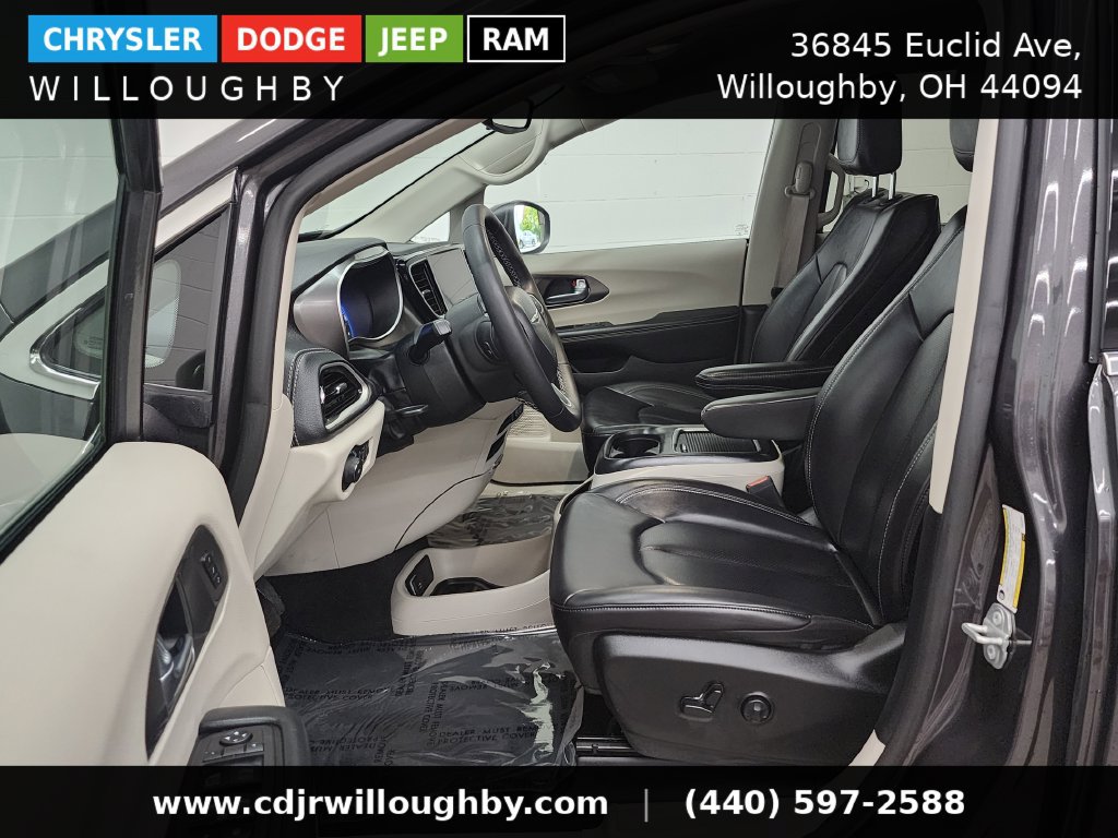 Used 2023 Chrysler Pacifica Touring-L AWD/4WD image 14