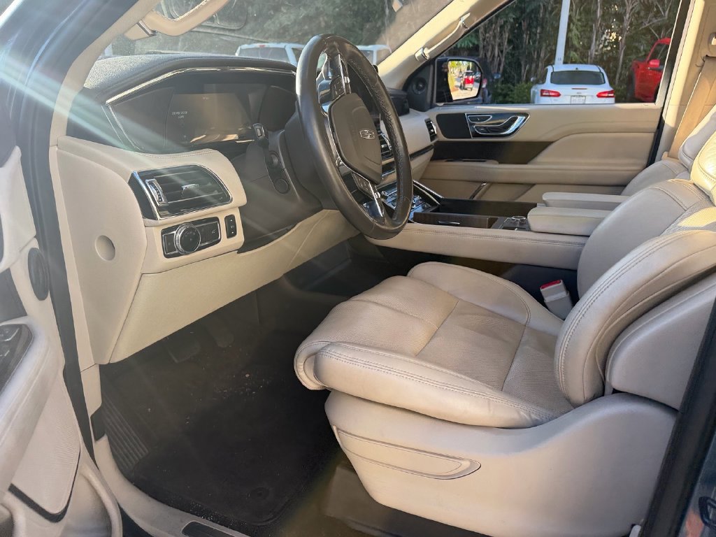 Used 2020 Lincoln Navigator Reserve w/ Equipment Group 201A Reserve AWD/4WD image 12