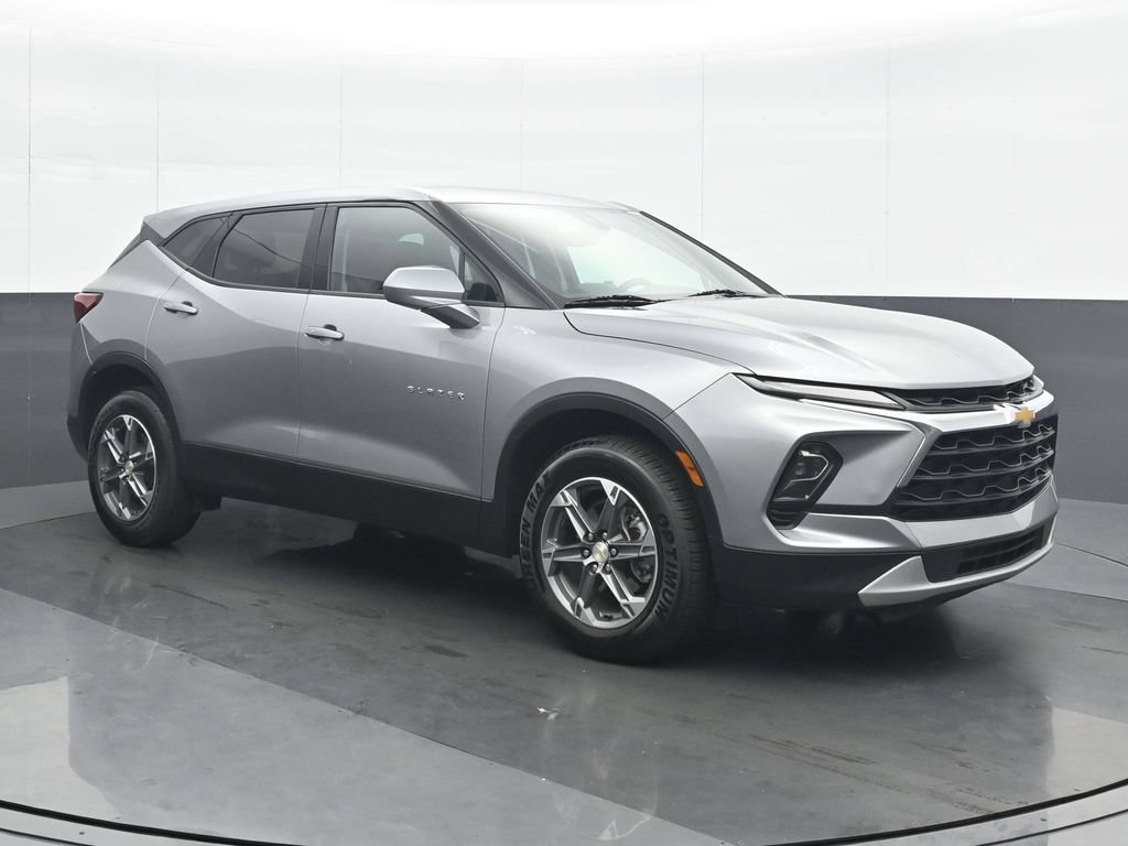 Used 2025 Chevrolet Blazer LT FWD image 9