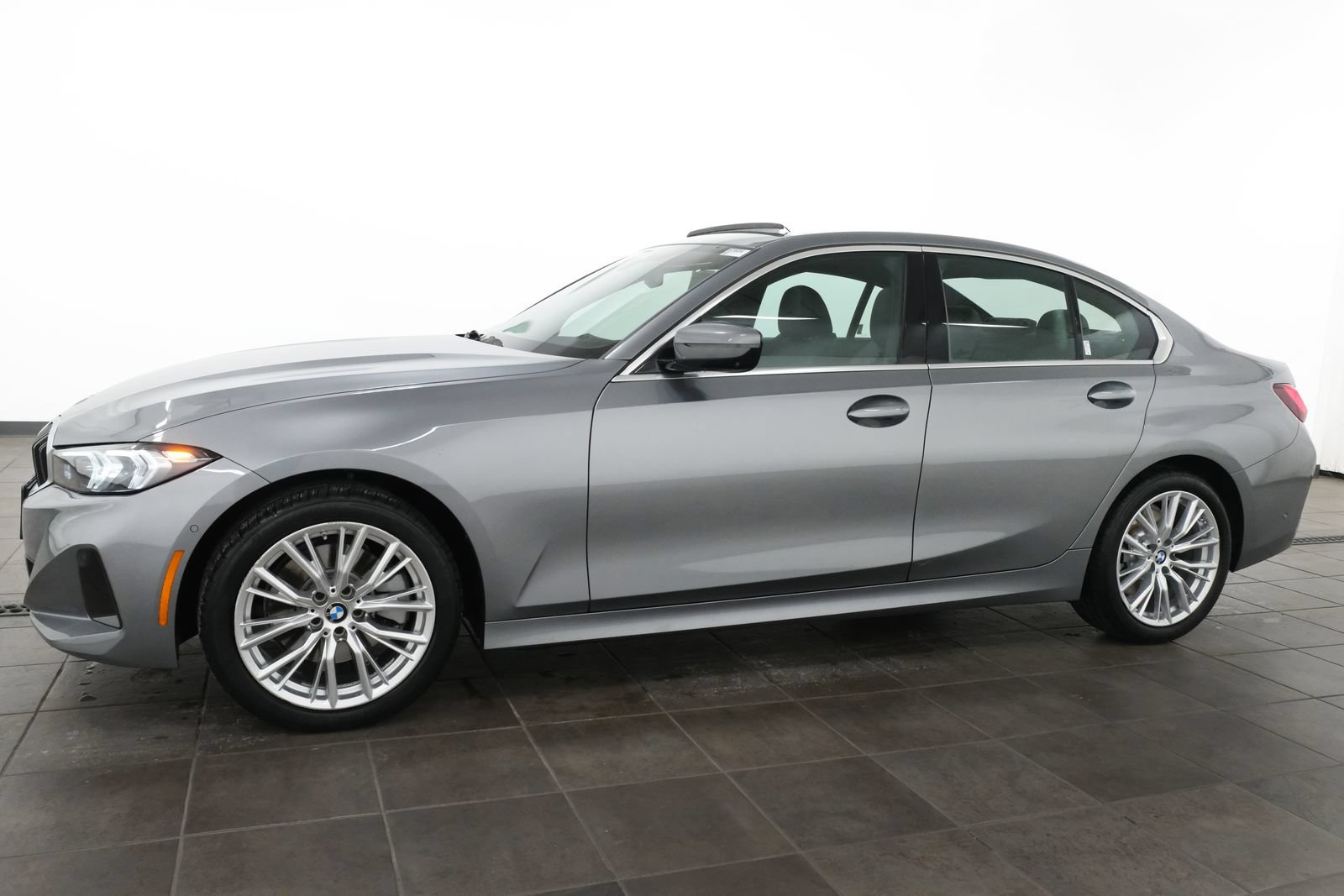Used 2024 BMW 330i xDrive Sedan w/ Premium Package AWD/4WD image 2