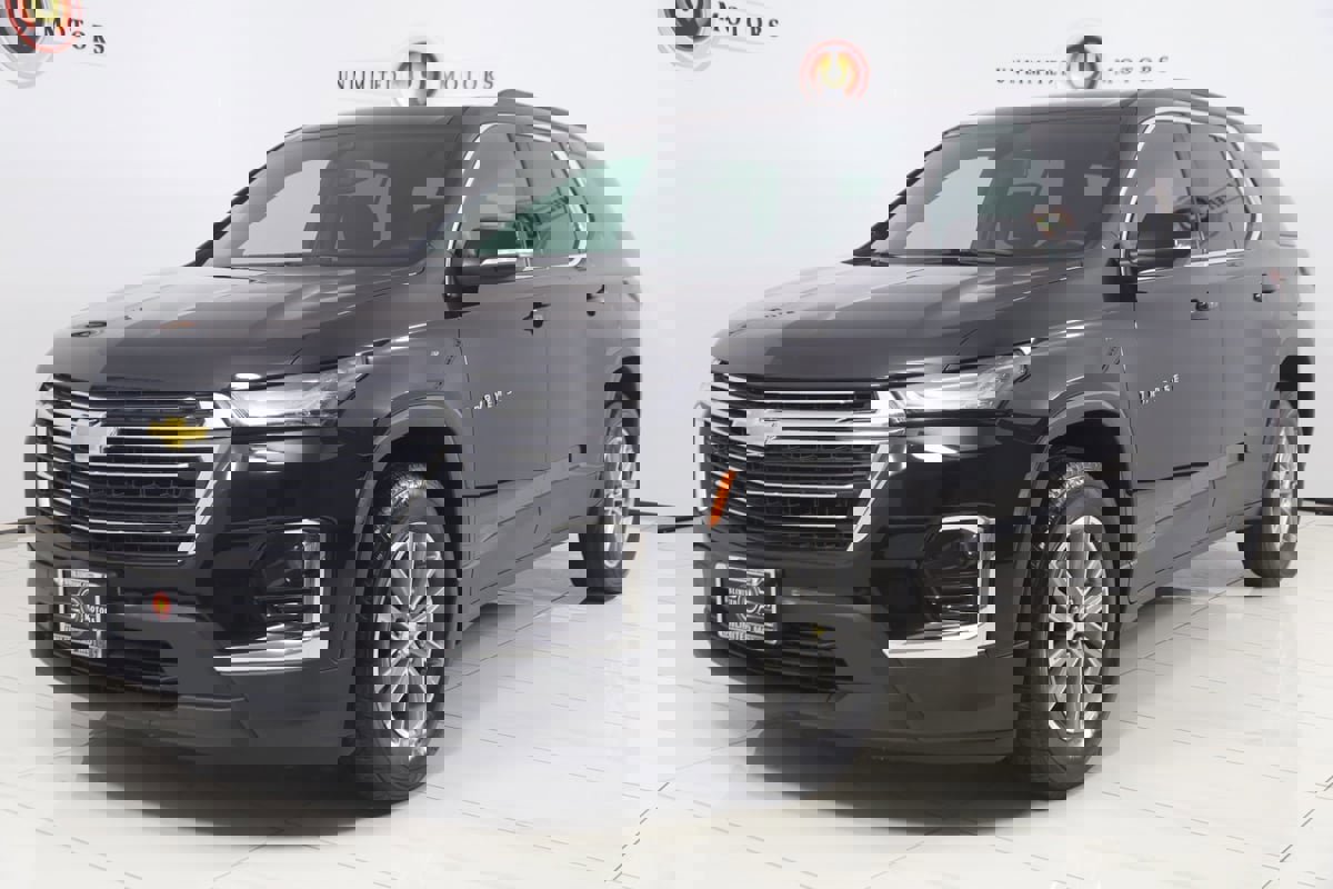 Used 2023 Chevrolet Traverse LT w/ LPO, Cargo Package image 5