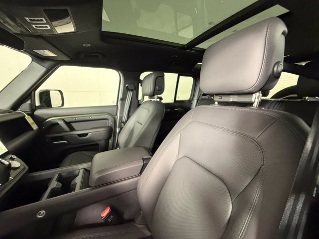 New 2026 Land Rover Defender 110 X-Dynamic SE AWD/4WD image 14