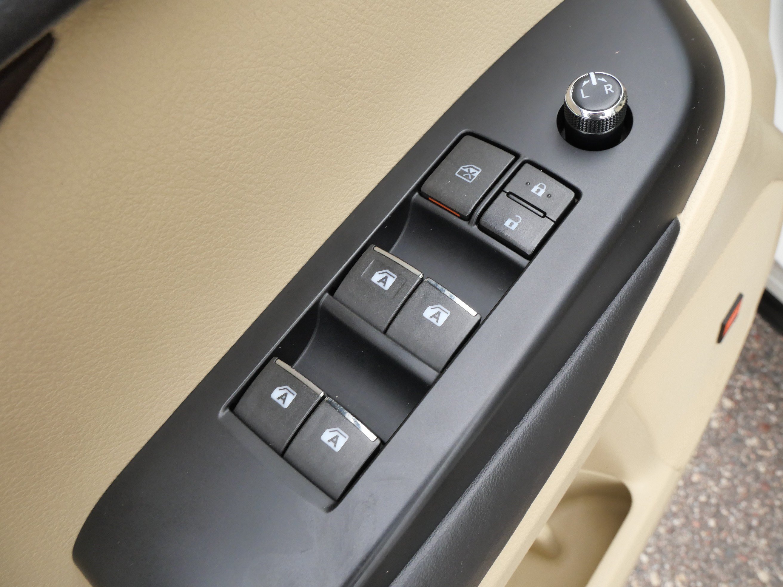 Used 2015 Toyota Highlander Limited Platinum AWD/4WD image 19