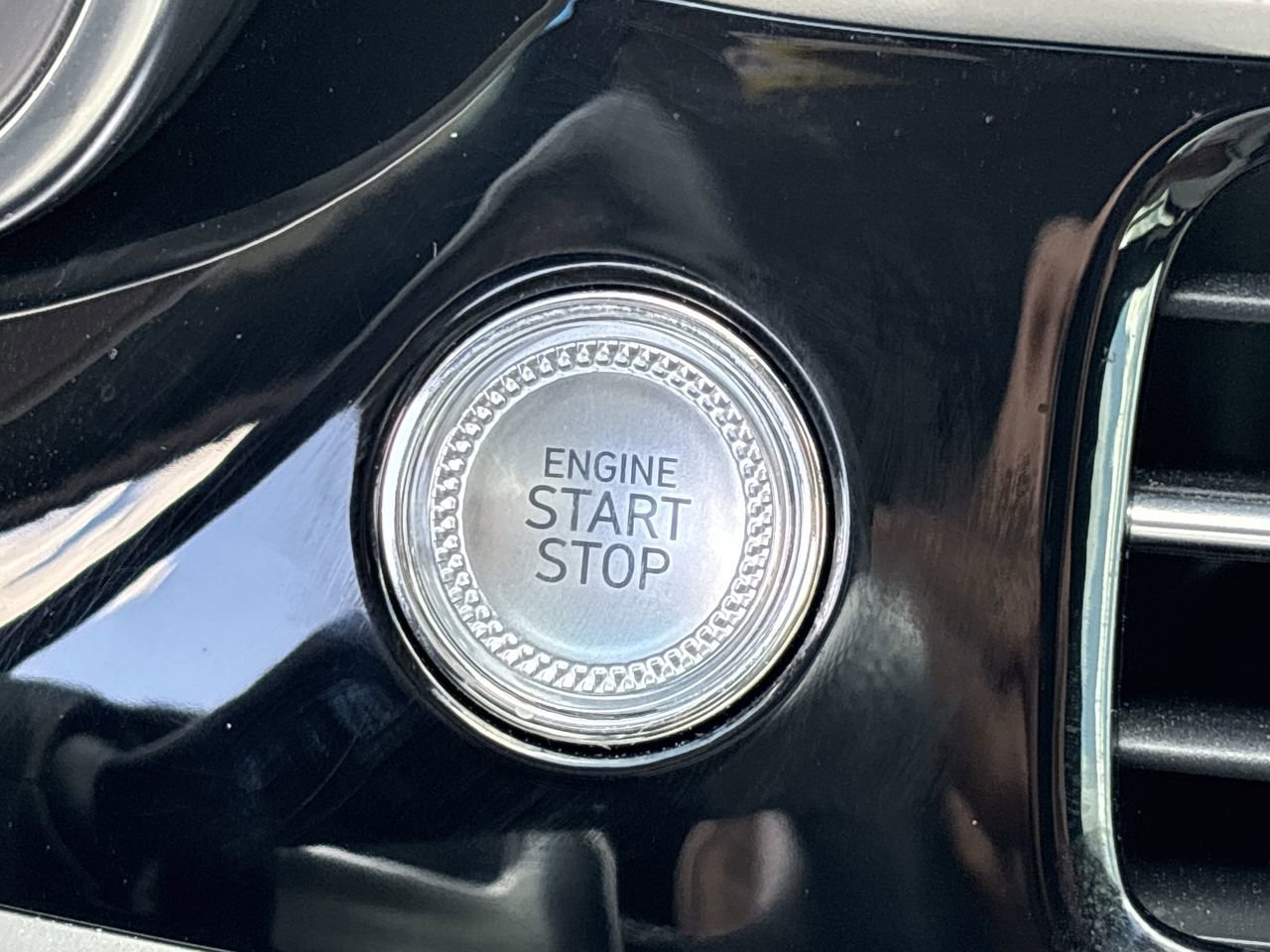 Used 2024 Genesis G70 2.5T RWD image 29
