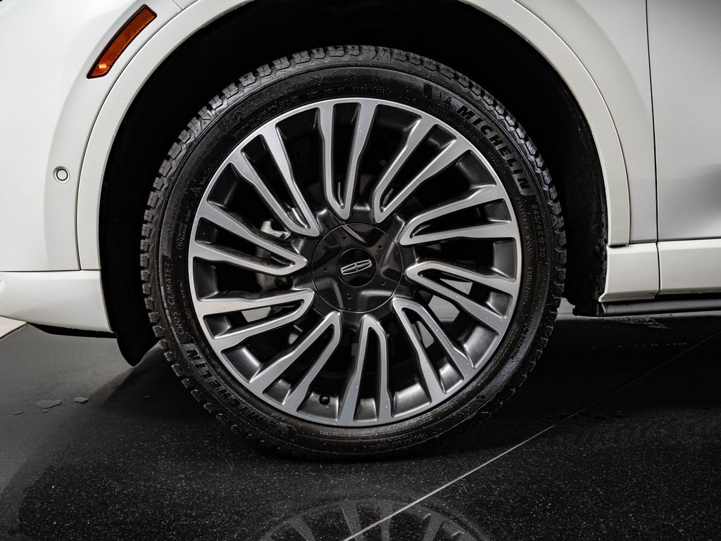 Used 2022 Lincoln Corsair AWD w/ Premium Package image 13