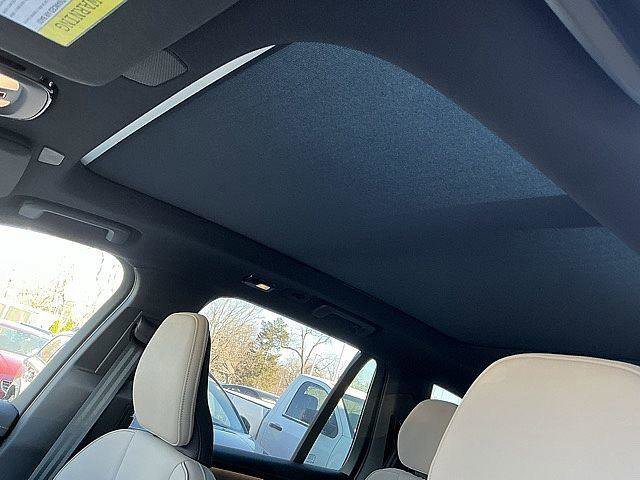 New 2026 Volvo XC90 T8 Plus w/ Protection Package Premier AWD/4WD image 16