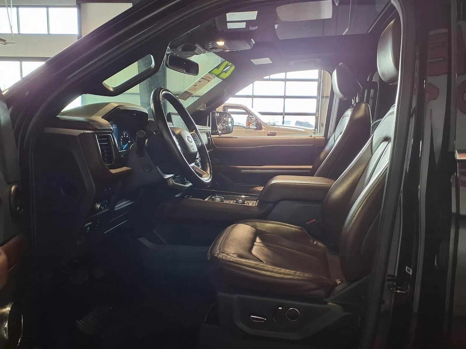 Used 2022 Ford Expedition Limited image 20