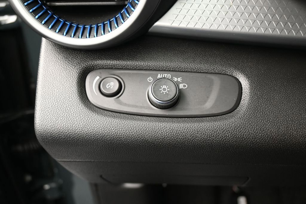 Used 2025 Chevrolet Trax LS FWD image 30