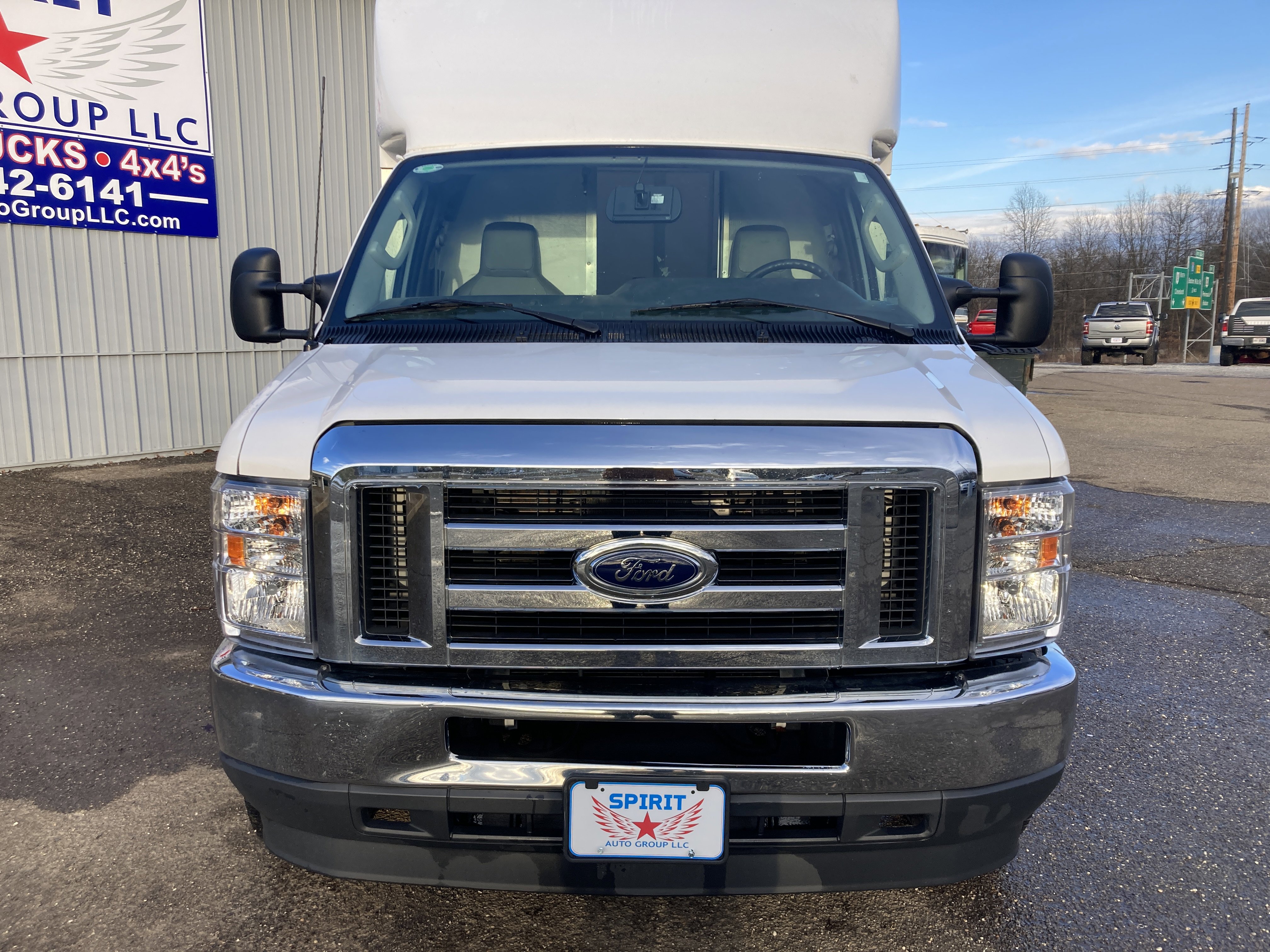 Used 2024 Ford E-350 and Econoline 350 Super Duty w/ Power Windows & Locks Group image 3