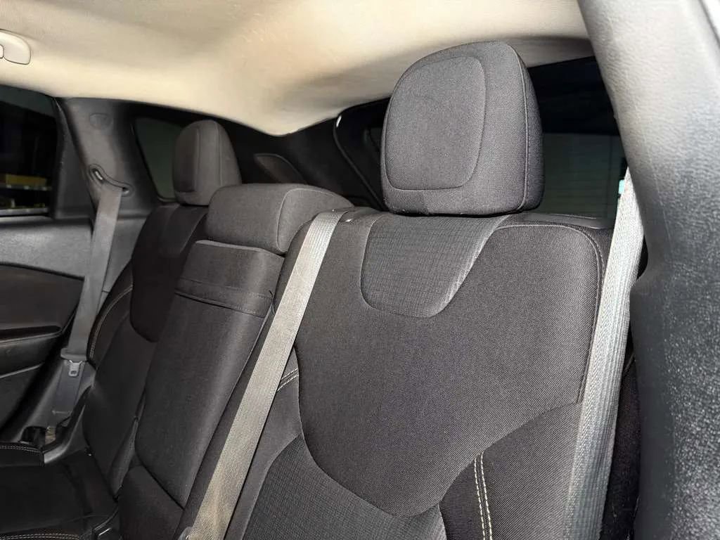 Used 2016 Jeep Cherokee Latitude w/ Comfort/Convenience Group AWD/4WD image 20