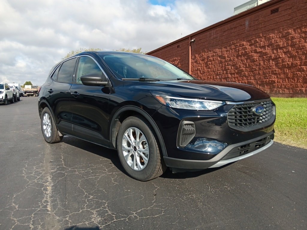 Used 2023 Ford Escape Active w/ Cold Weather Package image 1