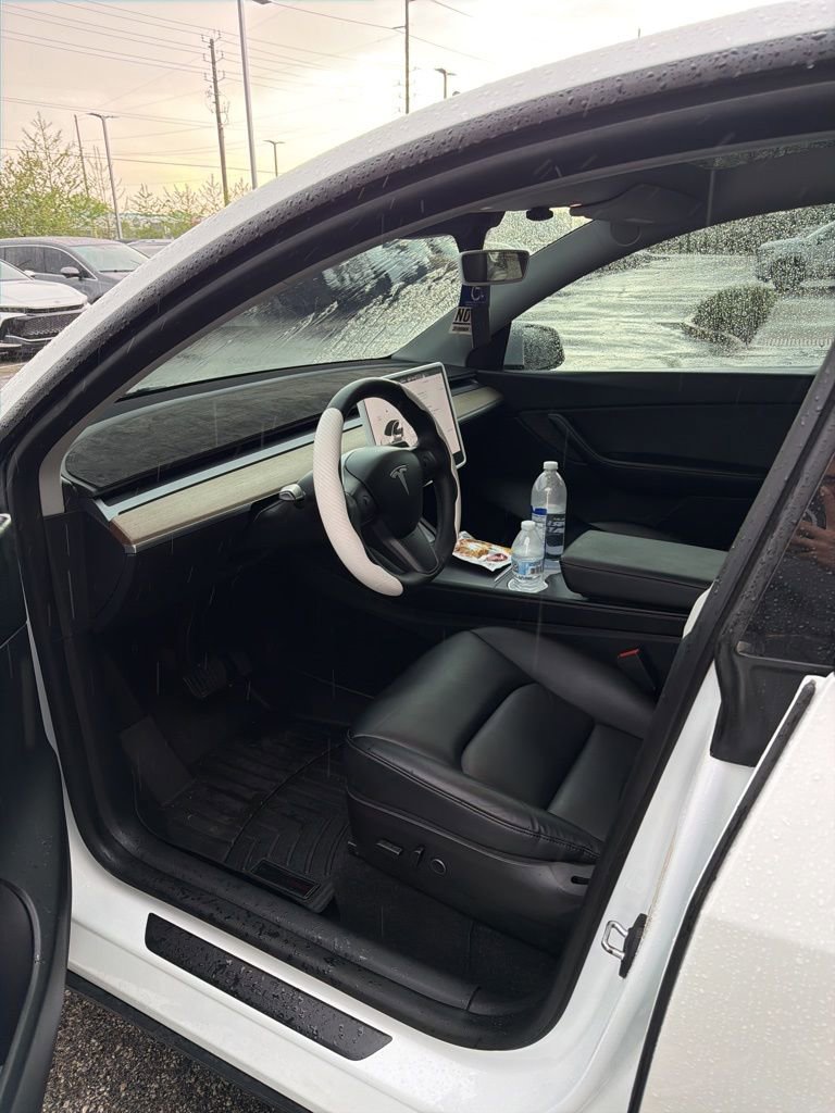 Used 2022 Tesla Model Y Long Range image 36