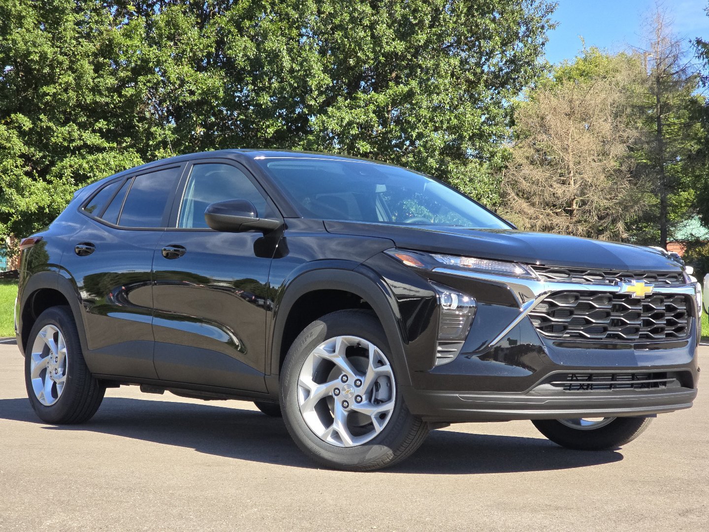 New 2026 Chevrolet Trax LS w/ LS Convenience Package FWD image 2
