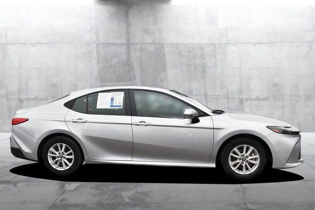 Used 2025 Toyota Camry LE image 5