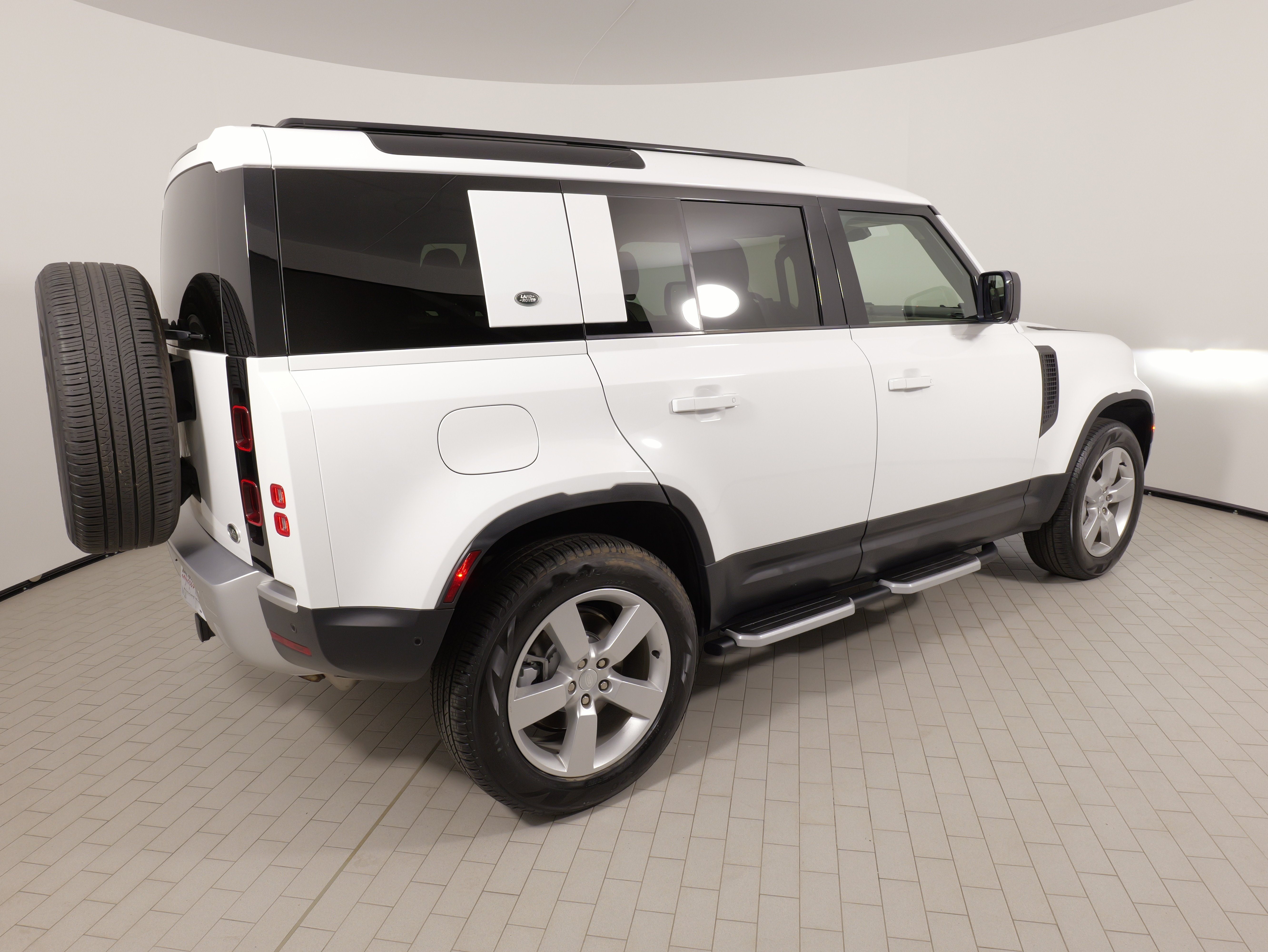 Used 2022 Land Rover Defender 110 SE AWD/4WD image 11