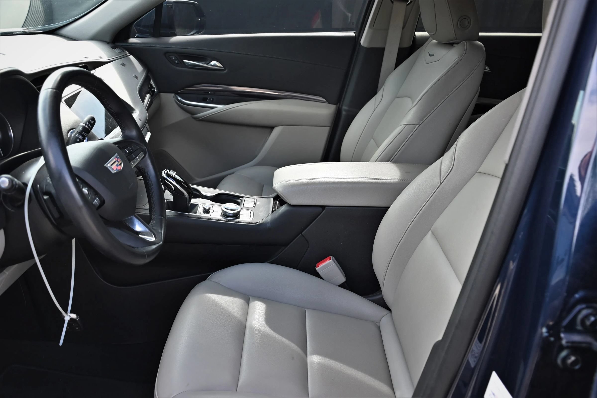 Used 2021 Cadillac XT4 Luxury FWD image 13