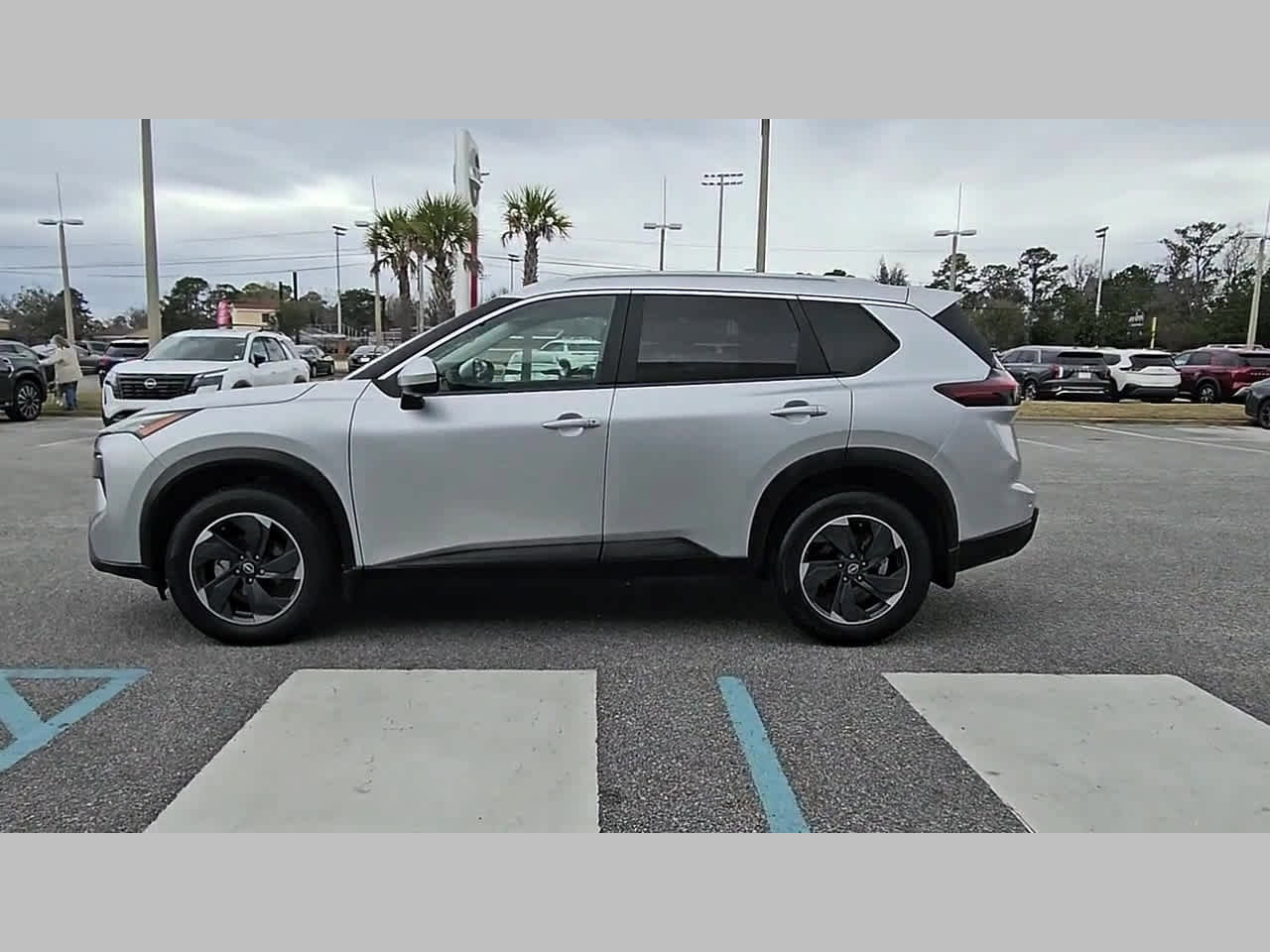 Used 2024 Nissan Rogue SV w/ SV Premium Package image 26