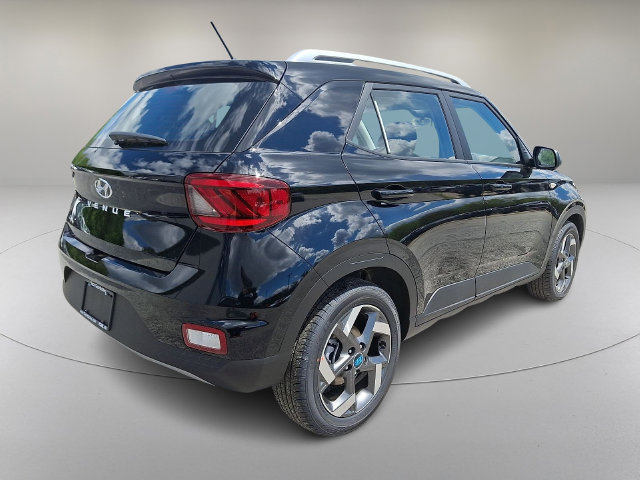 New 2026 Hyundai Venue SEL FWD image 7