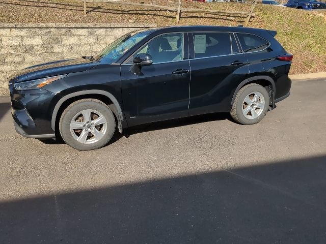 Used 2022 Toyota Highlander LE AWD/4WD image 5