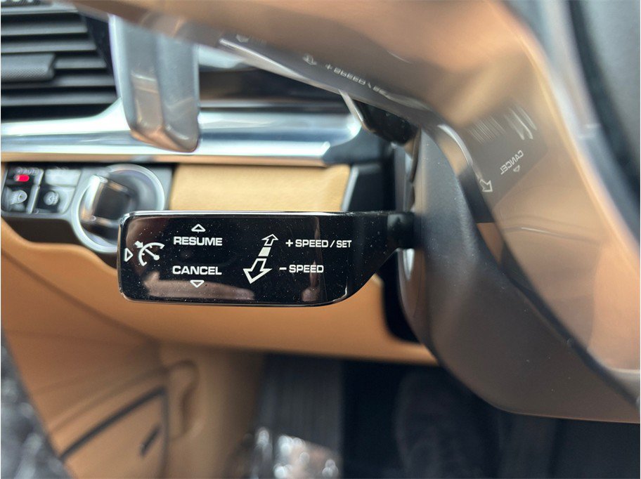 Used 2017 Porsche Panamera 4 AWD/4WD image 34