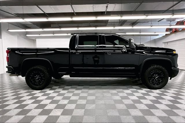 Used 2024 Chevrolet Silverado 2500 High Country w/ High Country Premium Package AWD/4WD image 15