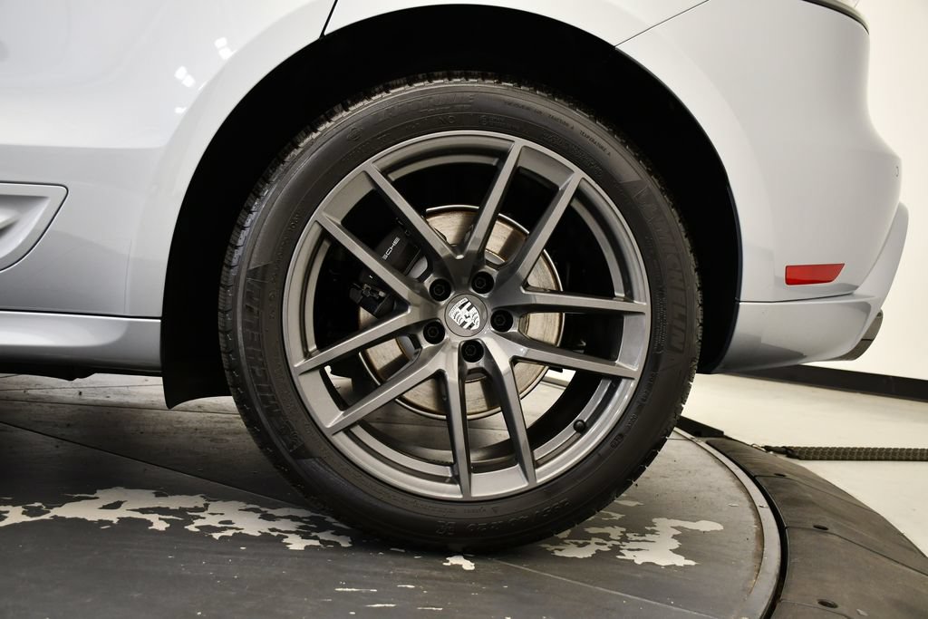 Certified 2026 Porsche Macan Turbo AWD/4WD image 17