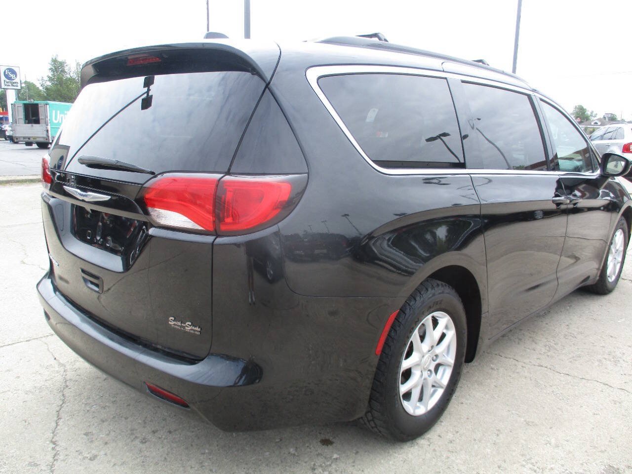 Used 2020 Chrysler Voyager Lxi FWD image 6