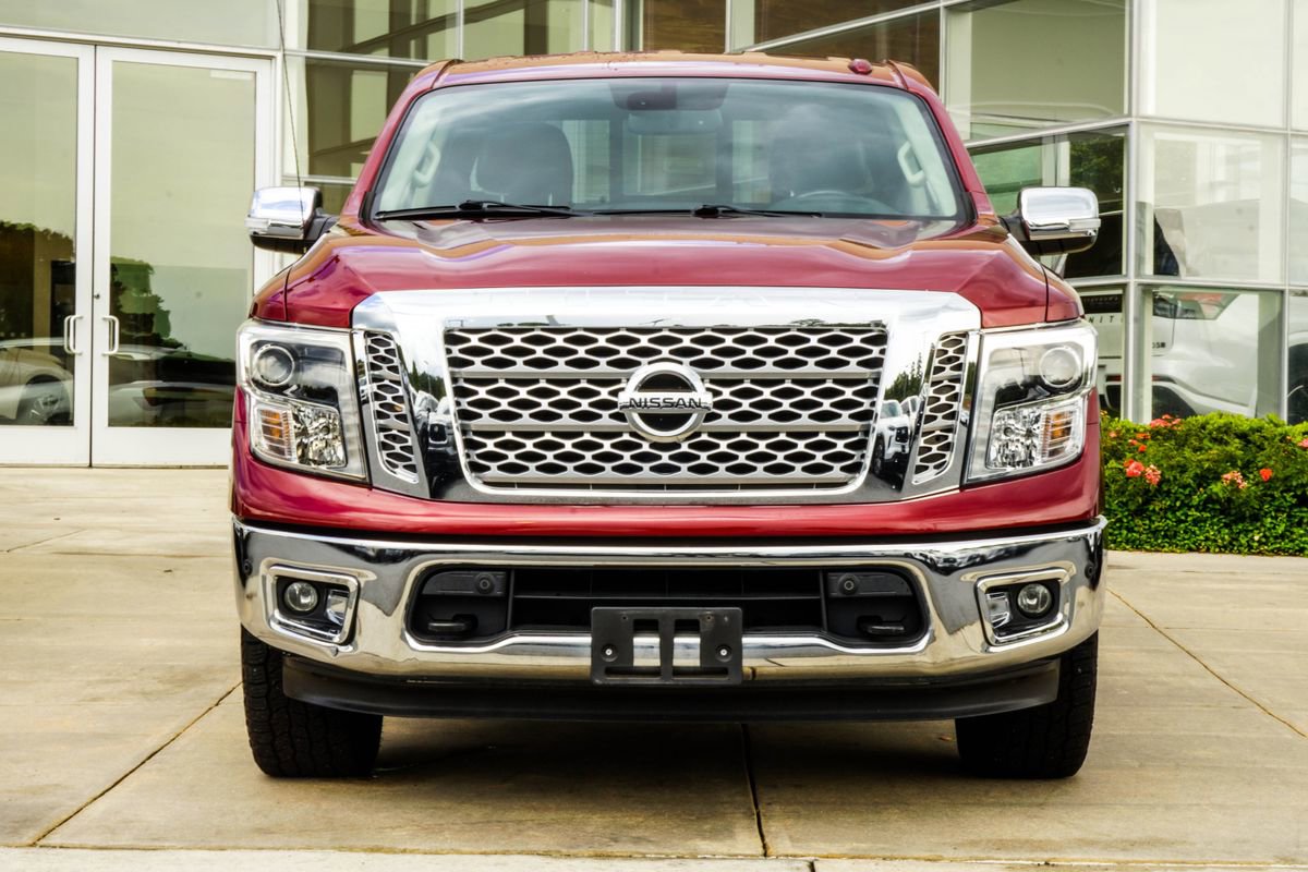 Used 2019 Nissan Titan SL AWD/4WD image 7