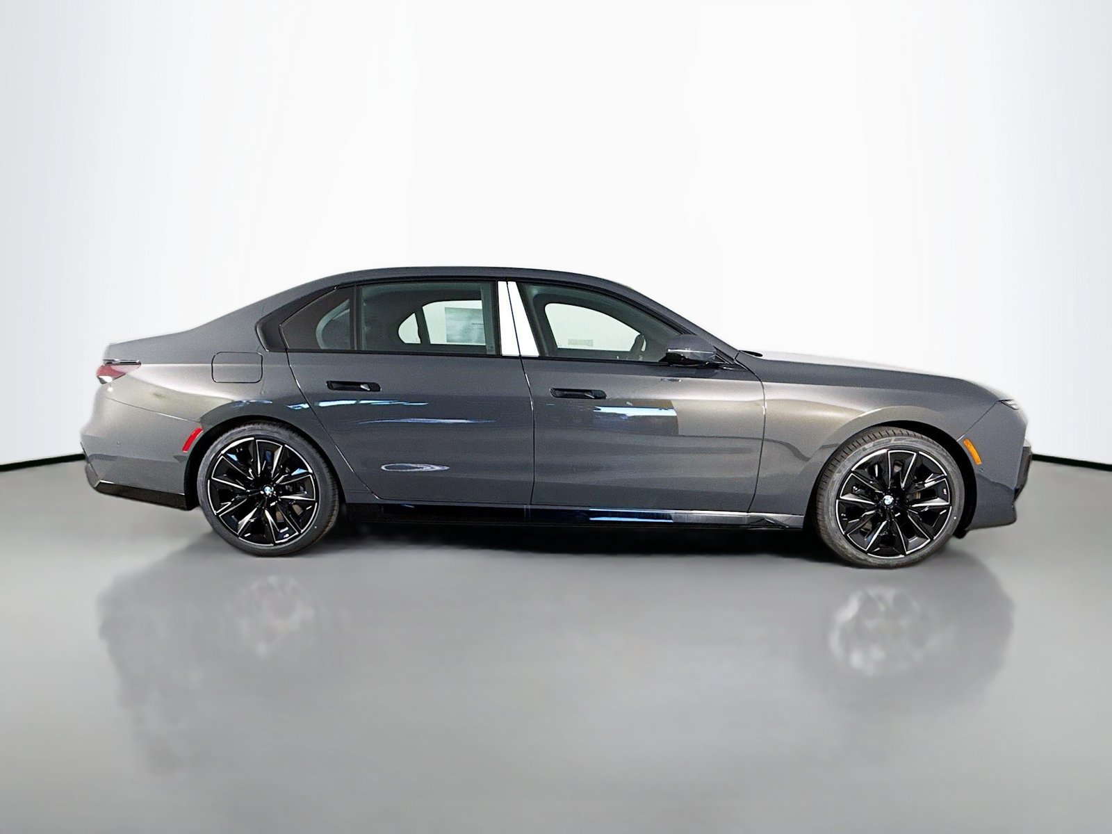 New 2026 BMW 760i xDrive w/ Premium Package AWD/4WD image 8