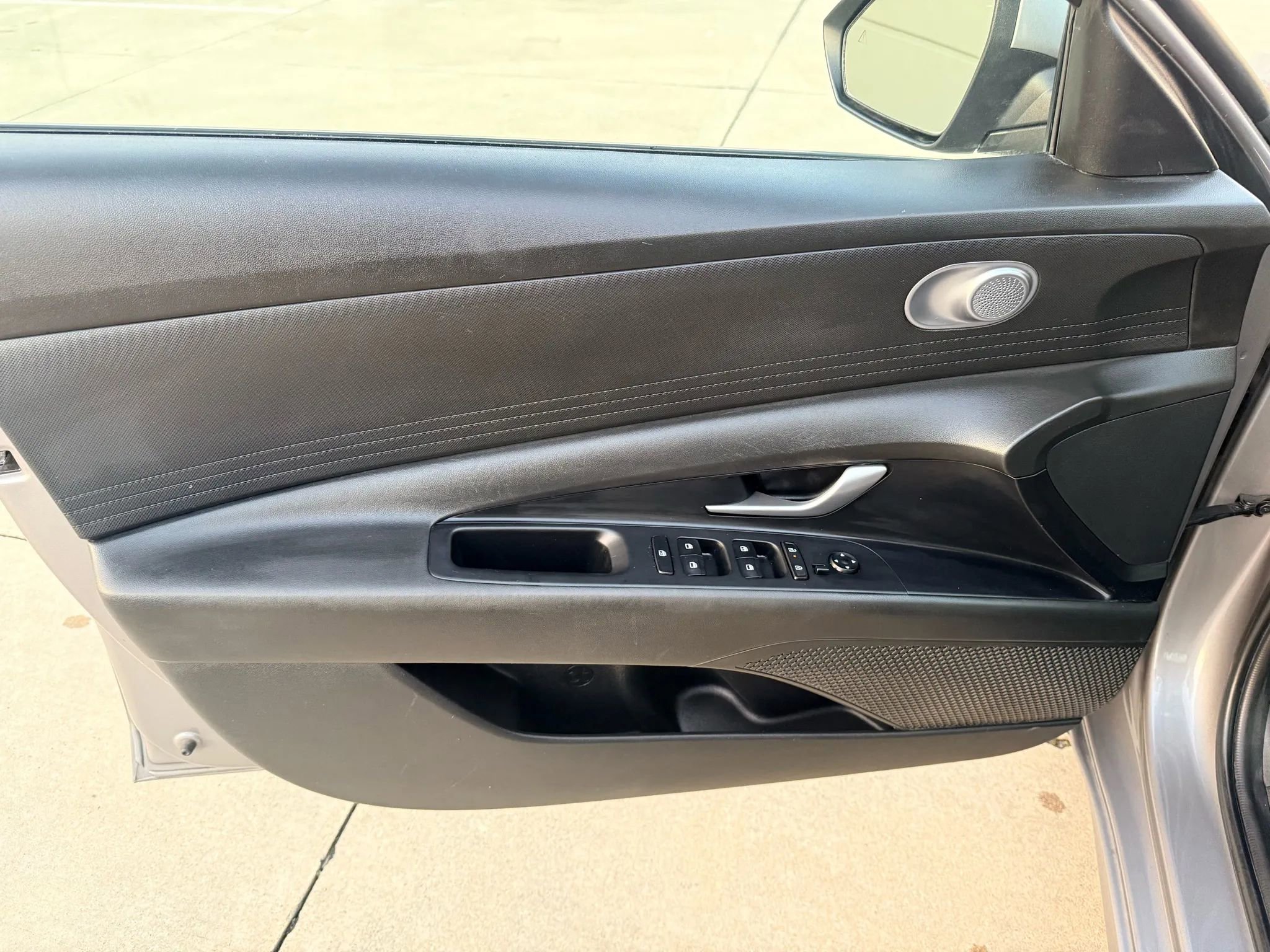 Used 2024 Hyundai Elantra SE image 10