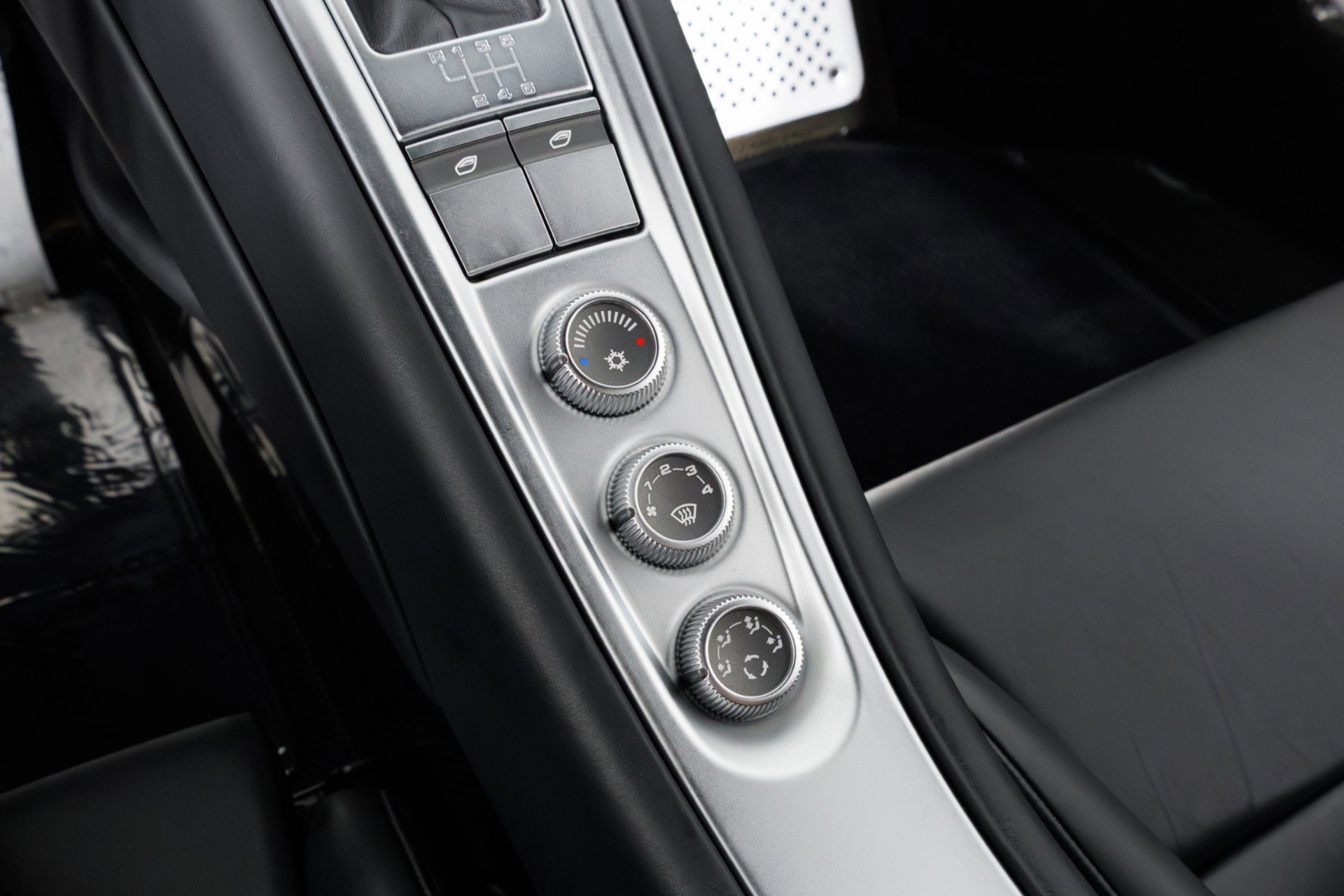 Used 2004 Porsche Carrera GT RWD image 24