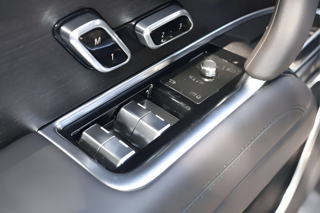 New 2026 Land Rover Range Rover SE AWD/4WD image 10
