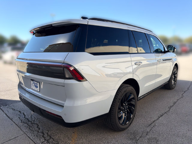 New 2026 Lincoln Navigator Reserve w/ Jet Appearance Package AWD/4WD image 6